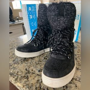 MUK LUKS WOMENS JACEY ANKLE BOOT BLACK WATER REISTANT FAUX LEATHER / FUR LINED